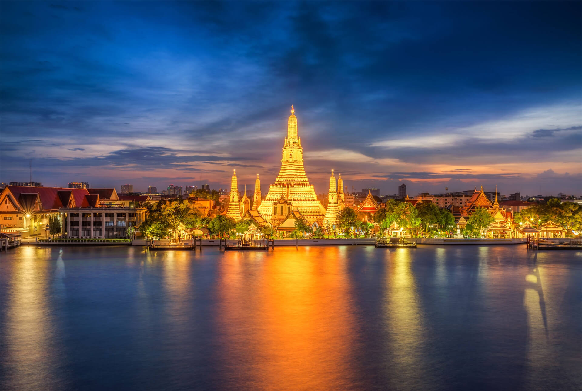 http://cityzguide.com/wp-content/uploads/2021/02/1177404879-sunset-city-skyline-at-Wat-Arun-temple-and-Chao-Phraya-River-Bangkok.jpg